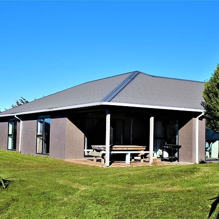 Between The Mountains Rotorua Exterior photo